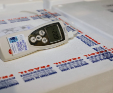 A Secretaria de Estado da Saúde recebeu nesta segunda-feira (6) mais 115.782 doses de vacinas contra a Covid-19. As doses da Pfizer/BioNTech desembarcaram no Aeroporto Internacional Afonso Pena, em São José dos Pinhais, às 15h30, no voo LA4791 e são referente à 53% da segunda dose (D2) da 28ª pauta.  -  Curitiba, 06/09/2021  -  Foto: Ari Dias/AEN
