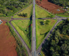 O governador Carlos Massa Ratinho Junior lança nesta quinta-feira (9) a pedra fundamental das obras de revitalização da PRC-280, no Sudoeste. Principal corredor logístico da região, a rodovia está sendo contemplada com duas grandes obras: a revitalização em concreto rígido de quase 60 quilômetros, inédita em uma via estadual, e implementação de 12 quilômetros de terceiras faixas em sete municípios. Foto: José Fernando Ogura/AEN