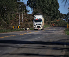 O governador Carlos Massa Ratinho Junior lança nesta quinta-feira (9) a pedra fundamental das obras de revitalização da PRC-280, no Sudoeste. Principal corredor logístico da região, a rodovia está sendo contemplada com duas grandes obras: a revitalização em concreto rígido de quase 60 quilômetros, inédita em uma via estadual, e implementação de 12 quilômetros de terceiras faixas em sete municípios. Foto: José Fernando Ogura/AEN