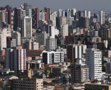 Nota Paraná faz nova milionária em Curitiba; prêmio de R$ 200 mil também foi para moradora da capital 
Foto: Arnaldo Alves / AEN,