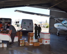 A Secretaria de Estado da Saúde (Sesa) iniciou na tarde desta sexta-feira (10) a distribuição de mais 376.180 vacinas contra a Covid-19 para as 22 Regionais de Saúde do Paraná. São 331.110 imunizantes da Pfizer/BioNTech e 45.070 doses da CoronaVac/Butantan. Há 262.640 vacinas destinadas à segunda dose (D2) e 113.540 para a primeira aplicação (D1).Foto: Américo Antonio/SESA