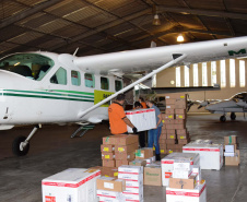 A Secretaria de Estado da Saúde (Sesa) iniciou na tarde desta sexta-feira (10) a distribuição de mais 376.180 vacinas contra a Covid-19 para as 22 Regionais de Saúde do Paraná. São 331.110 imunizantes da Pfizer/BioNTech e 45.070 doses da CoronaVac/Butantan. Há 262.640 vacinas destinadas à segunda dose (D2) e 113.540 para a primeira aplicação (D1).Foto: Américo Antonio/SESA