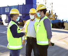 As obras e projetos em desenvolvimento nos portos do Paraná foram apresentados, nesta sexta-feira (10), para representantes da Agência Nacional de Transportes Terrestres (ANTT) e ministérios da Infraestrutura (Minfra) e Economia. A comitiva nacional visitou a sede administrativa da administração dos portos de Paranaguá e Antonina com o Grupo de Trabalho do Plano Estadual Ferroviário (GT Ferrovias).  -  Paranaguá, 10/09/2021  -  Foto: Claudio Neves/Portos do Paraná