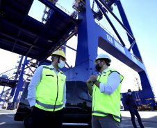 As obras e projetos em desenvolvimento nos portos do Paraná foram apresentados, nesta sexta-feira (10), para representantes da Agência Nacional de Transportes Terrestres (ANTT) e ministérios da Infraestrutura (Minfra) e Economia. A comitiva nacional visitou a sede administrativa da administração dos portos de Paranaguá e Antonina com o Grupo de Trabalho do Plano Estadual Ferroviário (GT Ferrovias).  -  Paranaguá, 10/09/2021  -  Foto: Claudio Neves/Portos do Paraná