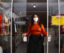 Josiane Duarte, proprietária de uma loja de roupas para o público evangélico, em Piraquara.
Foto Gilson Abreu/AEN