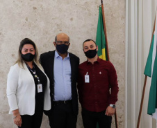 A Secretaria de Estado da Fazenda entregou nesta segunda-feira (13) os prêmios do último sorteio do Programa Nota Paraná. Na ocasião, compareceram as contribuintes de Curitiba ganhadoras dos prêmios máximos de R$ 1 milhão e R$ 200 mil reais e também representantes das entidades sociais que foram contempladas.  -  Curitiba, 13/09/2021  -  Foto: SEFA