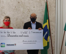 A Secretaria de Estado da Fazenda entregou nesta segunda-feira (13) os prêmios do último sorteio do Programa Nota Paraná. Na ocasião, compareceram as contribuintes de Curitiba ganhadoras dos prêmios máximos de R$ 1 milhão e R$ 200 mil reais e também representantes das entidades sociais que foram contempladas.  -  Curitiba, 13/09/2021  -  Foto: SEFA