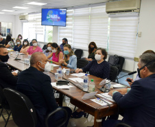 O Estado está recebendo a visita da equipe técnica da Secretaria de Atenção Primária à Saúde do Ministério da Saúde nesta semana para debater o contexto da pandemia. O objetivo do encontro é um acompanhamento das ações que estão sendo realizadas e futuras do cuidado integrado e dirigido à população dos 399 municípios.  -  Curitiba, 13/09/2021  -  Foto: Américo Antonio/SESA