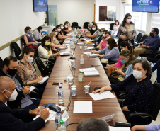 O Estado está recebendo a visita da equipe técnica da Secretaria de Atenção Primária à Saúde do Ministério da Saúde nesta semana para debater o contexto da pandemia. O objetivo do encontro é um acompanhamento das ações que estão sendo realizadas e futuras do cuidado integrado e dirigido à população dos 399 municípios.  -  Curitiba, 13/09/2021  -  Foto: Américo Antonio/SESA