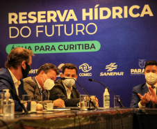  governador Carlos Massa Ratinho Junior e o prefeito de Curitiba, Rafael Greca, assinaram, nesta quarta-feira (15), o Decreto Municipal 1.172/2021 que cria a Reserva Hídrica do Futuro – área que receberá ações para melhorar a segurança hídrica da região.  15/09/2021  -  Foto: José Fernando Ogura/AEN