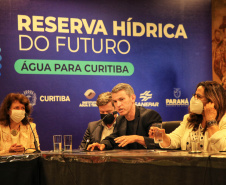  governador Carlos Massa Ratinho Junior e o prefeito de Curitiba, Rafael Greca, assinaram, nesta quarta-feira (15), o Decreto Municipal 1.172/2021 que cria a Reserva Hídrica do Futuro – área que receberá ações para melhorar a segurança hídrica da região.  15/09/2021  -  Foto: José Fernando Ogura/AEN