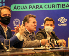  governador Carlos Massa Ratinho Junior e o prefeito de Curitiba, Rafael Greca, assinaram, nesta quarta-feira (15), o Decreto Municipal 1.172/2021 que cria a Reserva Hídrica do Futuro – área que receberá ações para melhorar a segurança hídrica da região.  15/09/2021  -  Foto: José Fernando Ogura/AEN