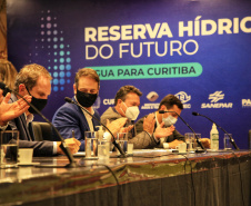  governador Carlos Massa Ratinho Junior e o prefeito de Curitiba, Rafael Greca, assinaram, nesta quarta-feira (15), o Decreto Municipal 1.172/2021 que cria a Reserva Hídrica do Futuro – área que receberá ações para melhorar a segurança hídrica da região.  15/09/2021  -  Foto: José Fernando Ogura/AEN