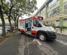 O município de Adrianópolis recebeu uma ambulância de suporte básico, para reforço do Serviço de Atendimento Móvel de Urgência (Samu). O veículo no valor de R$ 161,5 mil foi entregue nesta quarta-feira (15) pelo secretário de Estado da Saúde, Beto Preto.  -  Curitiba, 15/09/2021  -  Foto: Américo Antonio/SESA