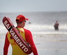 Corpo de Bombeiros abre 167 vagas em curso de guarda-vidas civil voluntário para temporada Foto: SESP