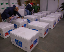 Governo do Estado do Parana recebe mais um lote de vacinas.Foto:Ari Dias/AEN