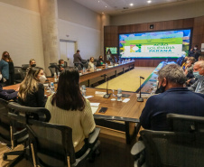 Representantes das três entidades sociais vencedoras do Prêmio Ação Solidária Paraná de 2020 foram recebidos no Palácio Iguaçu, nesta quinta-feira (16), para a entrega do troféu e certificado de reconhecimento da competição de solidariedade promovida pelo Governo do Estado