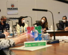 Representantes das três entidades sociais vencedoras do Prêmio Ação Solidária Paraná de 2020 foram recebidos no Palácio Iguaçu, nesta quinta-feira (16), para a entrega do troféu e certificado de reconhecimento da competição de solidariedade promovida pelo Governo do Estado