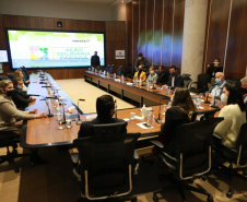 Representantes das três entidades sociais vencedoras do Prêmio Ação Solidária Paraná de 2020 foram recebidos no Palácio Iguaçu, nesta quinta-feira (16), para a entrega do troféu e certificado de reconhecimento da competição de solidariedade promovida pelo Governo do Estado