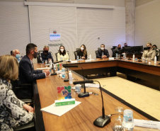 Representantes das três entidades sociais vencedoras do Prêmio Ação Solidária Paraná de 2020 foram recebidos no Palácio Iguaçu, nesta quinta-feira (16), para a entrega do troféu e certificado de reconhecimento da competição de solidariedade promovida pelo Governo do Estado