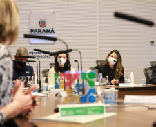 Representantes das três entidades sociais vencedoras do Prêmio Ação Solidária Paraná de 2020 foram recebidos no Palácio Iguaçu, nesta quinta-feira (16), para a entrega do troféu e certificado de reconhecimento da competição de solidariedade promovida pelo Governo do Estado
