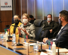 Representantes das três entidades sociais vencedoras do Prêmio Ação Solidária Paraná de 2020 foram recebidos no Palácio Iguaçu, nesta quinta-feira (16), para a entrega do troféu e certificado de reconhecimento da competição de solidariedade promovida pelo Governo do Estado
