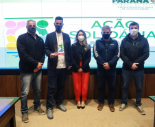 Representantes das três entidades sociais vencedoras do Prêmio Ação Solidária Paraná de 2020 foram recebidos no Palácio Iguaçu, nesta quinta-feira (16), para a entrega do troféu e certificado de reconhecimento da competição de solidariedade promovida pelo Governo do Estado