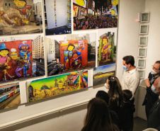 Governador Carlos Massa Ratinho Junior participa da abertura da exposição retrospectiva da carreira dos irmãos Gustavo e Otávio Pandolfo, OSGEMEOS , no Museu Oscar Niemeyer  -  Curitiba, 16/09/2021  -  Foto: José Fernando Ogura/AEN