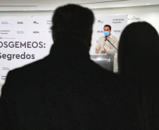 Governador Carlos Massa Ratinho Junior participa da abertura da exposição retrospectiva da carreira dos irmãos Gustavo e Otávio Pandolfo, OSGEMEOS , no Museu Oscar Niemeyer  -  Curitiba, 16/09/2021  -  Foto: José Fernando Ogura/AEN