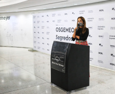 Governador Carlos Massa Ratinho Junior participa da abertura da exposição retrospectiva da carreira dos irmãos Gustavo e Otávio Pandolfo, OSGEMEOS , no Museu Oscar Niemeyer  -  Na foto, a presidente do Museu Oscar Niemeyer, Juliana Vosnika  -  Curitiba, 16/09/2021  -  Foto: José Fernando Ogura/AEN