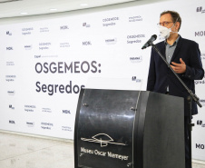 Governador Carlos Massa Ratinho Junior participa da abertura da exposição retrospectiva da carreira dos irmãos Gustavo e Otávio Pandolfo, OSGEMEOS , no Museu Oscar Niemeyer  -  Na foto, o Curador e diretor da Pinacoteca de São Paulo (instituição que originalmente promoveu a mostra), Jochen Voltz  -  Curitiba, 16/09/2021  -  Foto: José Fernando Ogura/AEN