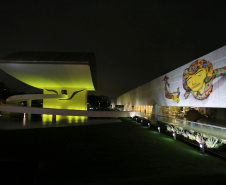 Governador Carlos Massa Ratinho Junior participa da abertura da exposição retrospectiva da carreira dos irmãos Gustavo e Otávio Pandolfo, OSGEMEOS , no Museu Oscar Niemeyer  -  Curitiba, 16/09/2021  -  Foto: José Fernando Ogura/AEN