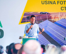Secretários de Estado participaram, nesta quinta-feira (17), da inauguração da Usina Fotovoltaica Nelson Paludo, em Assis Chateaubriand. O chefe da Casa Civil, Guto Silva, e os secretários de Estado do Desenvolvimento Sustentável e do Turismo, Márcio Nunes, e da Agricultura e do Abastecimento, Norberto Ortigara, destacaram os benefícios de uma usina solar para os agricultores e também ao meio ambiente.  -  Assis Chateaubriand, 17/09/2021  -  Foto: SEDEST
