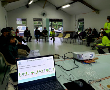 A Portos do Paraná promoveu na quinta-feira (16), na bacia hidrográfica do Baixo Rio Cachoeira, em Antonina, uma reunião com agricultores locais sobre o Programa de Recuperação de APPs Degradadas (PRAD).  - Paranaguá, 17/09/2021  -  Foto: Pierpaolo Notta/Portos do Paraná