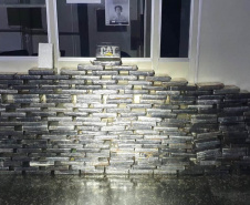 A Rondas Ostensivas Tático Móvel (ROTAM) do 9° Batalhão da Polícia Militar (9°BPM), apreendeu, na madrugada deste sábado (18), 274 quilos de pasta base de cocaína em um caminhão que estava na fila para acesso ao Porto de Paranaguá.  -  Curitiba, 18/09/2021  -  Foto: PMPR