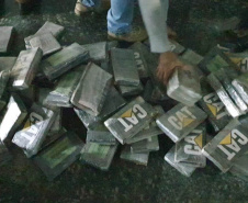 A Rondas Ostensivas Tático Móvel (ROTAM) do 9° Batalhão da Polícia Militar (9°BPM), apreendeu, na madrugada deste sábado (18), 274 quilos de pasta base de cocaína em um caminhão que estava na fila para acesso ao Porto de Paranaguá.  -  Curitiba, 18/09/2021  -  Foto: PMPR
