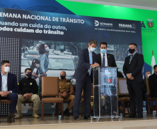 O governador Carlos Massa Ratinho Junior participa nesta segunda-feira (20),  do lançamento da Semana Nacional de Transito ao lado do secretário nacional de Trânsito, Frederico Carneiro, e do diretor-geral do Detran-PR, Wagner Mesquita.   20/09/2021 - Foto: Geraldo Bubniak/AEN