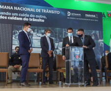 O governador Carlos Massa Ratinho Junior participa nesta segunda-feira (20),  do lançamento da Semana Nacional de Transito ao lado do secretário nacional de Trânsito, Frederico Carneiro, e do diretor-geral do Detran-PR, Wagner Mesquita.   20/09/2021 - Foto: Geraldo Bubniak/AEN