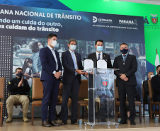 O governador Carlos Massa Ratinho Junior participa nesta segunda-feira (20),  do lançamento da Semana Nacional de Transito ao lado do secretário nacional de Trânsito, Frederico Carneiro, e do diretor-geral do Detran-PR, Wagner Mesquita.   20/09/2021 - Foto: Geraldo Bubniak/AEN