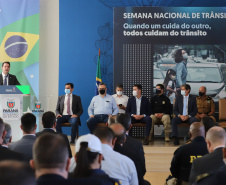 O governador Carlos Massa Ratinho Junior participa nesta segunda-feira (20),  do lançamento da Semana Nacional de Transito ao lado do secretário nacional de Trânsito, Frederico Carneiro, e do diretor-geral do Detran-PR, Wagner Mesquita.   20/09/2021 - Foto: Geraldo Bubniak/AEN