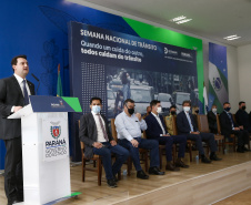 O governador Carlos Massa Ratinho Junior participa nesta segunda-feira (20), do lançamento da Semana Nacional de Transito ao lado do secretário nacional de Trânsito, Frederico Carneiro, e do diretor-geral do Detran-PR, Wagner Mesquita. 20/09/2021 - Foto: Jonathan Campos/AEN