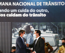 O governador Carlos Massa Ratinho Junior participa nesta segunda-feira (20), do lançamento da Semana Nacional de Transito ao lado do secretário nacional de Trânsito, Frederico Carneiro, e do diretor-geral do Detran-PR, Wagner Mesquita. 20/09/2021 - Foto: Jonathan Campos/AEN