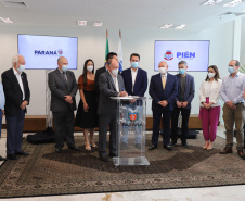 O governador Carlos Massa Ratinho Junior assina nesta terca-feira (21),  a  liberaçao de recursos para investimentos  ao lado do Prefeito de Pien, Maicon Grosskopf. - 21/09/2021 - Foto: Geraldo Bubniak/AEN