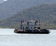 O Departamento de Estradas de Rodagem do Paraná (DER/PR) participou nesta terça-feira (21) da primeira reunião para discutir medidas a serem tomadas na travessia da Baia de Guaratuba   - Foto: Geraldo Bubniak./AEN

