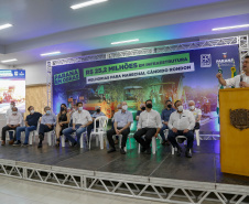 Marechal Cândido Rondon, no Oeste do Paraná, ganhará duas obras de infraestrutura muito aguardadas pela população. O governador Carlos Massa Ratinho Junior esteve no município nesta quarta-feira (22) e anunciou a liberação de cerca de R$ 22,8 milhões em recursos para a retomada do Contorno Oeste da cidade e para a remodelação da Avenida Rio Grande do Sul, uma das principais vias de entrada. 
Foto Gilson Abreu/AEN