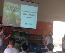 Em diversas cidades do Paraná, as ações em comemoração ao Dia da Árvore (21) ocorrem durante toda a semana. As iniciativas são promovidas pelos 21 Escritórios Regionais do Instituto Água e Terra (IAT) conforme a demanda de cada região. O IAT é um órgão vinculado à Secretaria de Estado do Desenvolvimento Sustentável e do Turismo (Sedest). -  Curitiba, 22/09/2021  -  Foto: IAT/SEDEST