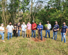 Em diversas cidades do Paraná, as ações em comemoração ao Dia da Árvore (21) ocorrem durante toda a semana. As iniciativas são promovidas pelos 21 Escritórios Regionais do Instituto Água e Terra (IAT) conforme a demanda de cada região. O IAT é um órgão vinculado à Secretaria de Estado do Desenvolvimento Sustentável e do Turismo (Sedest). -  Curitiba, 22/09/2021  -  Foto: IAT/SEDEST