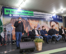 O governador Carlos Massa Ratinho Junior entrega nesta quinta-feira (23), em Mandirituba, na Região Metropolitana de Curitiba, 82 títulos de regularização fundiária para moradores dos bairros São João e Vila Queimados. E tambem  libera R$ 1,3 milhão para pavimentação de vias.   Na foto, presidente da Cohapar, Jorge Lange, 23/09/2021 - Foto: Geraldo Bubniak/AEN