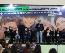 O governador Carlos Massa Ratinho Junior entrega nesta quinta-feira (23), em Mandirituba, na Região Metropolitana de Curitiba, 82 títulos de regularização fundiária para moradores dos bairros São João e Vila Queimados. E tambem  libera R$ 1,3 milhão para pavimentação de vias.   23/09/2021 - Foto: Geraldo Bubniak/AEN