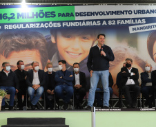 O governador Carlos Massa Ratinho Junior entrega nesta quinta-feira (23), em Mandirituba, na Região Metropolitana de Curitiba, 82 títulos de regularização fundiária para moradores dos bairros São João e Vila Queimados. E tambem  libera R$ 1,3 milhão para pavimentação de vias.   23/09/2021 - Foto: Geraldo Bubniak/AEN